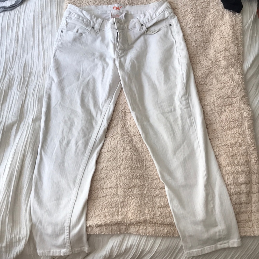 White cropped jeans